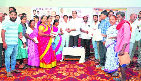 అర్హులందరికీ ఇందిరమ్మ ఇళ్లు