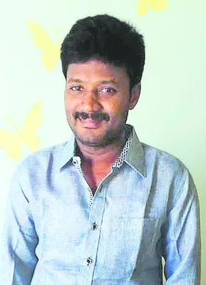 కారు ఢీకొని వ్యాపారి మృతి 