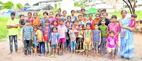 ఆధా(ర్‌)రం లేక.. అక్షరానికి దూరం