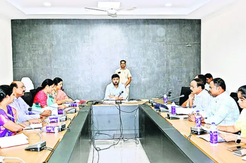 బాలకార్మిక వ్యవస్థ నిర్మూలనకు కృషి చేయాలి