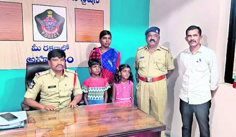 భర్త చేష్టలు భరించలేక గడప దాటిన ఇల్లాలు