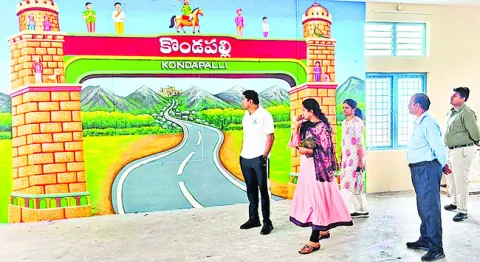 కొండపల్లి బొమ్మల ఔన్నత్యాన్ని చాటాలి 