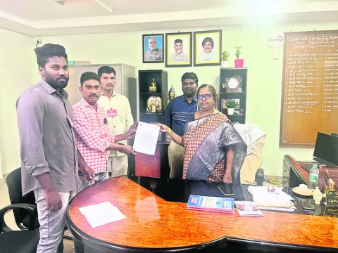 వైద్యులను అరెస్ట్‌ చేయడం దుర్మార్గం
