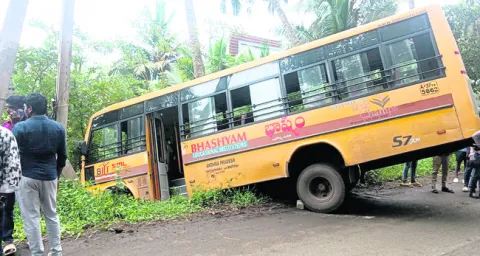 6న ఉచితంగా రేబిస్‌ నిరోధక టీకాలు 