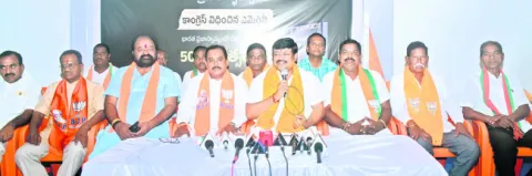 పసుపు రైతులకు క్షమాపణలు చెప్పాలి 
