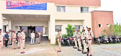 పోలీసులు ప్రజలకు అందుబాటులో ఉండాలి
