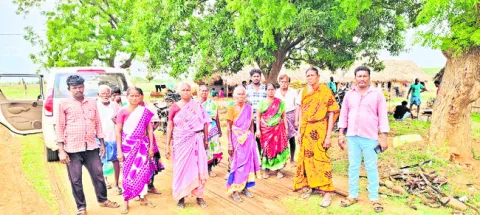 నగదు చెల్లించలేదని నిరసన 