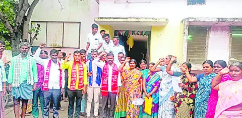 అక్రమార్కులపై చర్యలు తీసుకోండి 