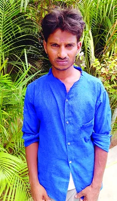 రాకెట్లలో దళిత యువ రైతుపై దాడి 