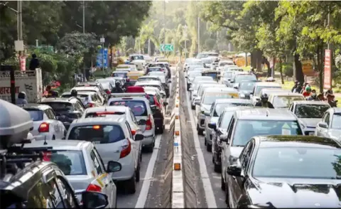 Delhi Government U Turn On Vehicles Policy13