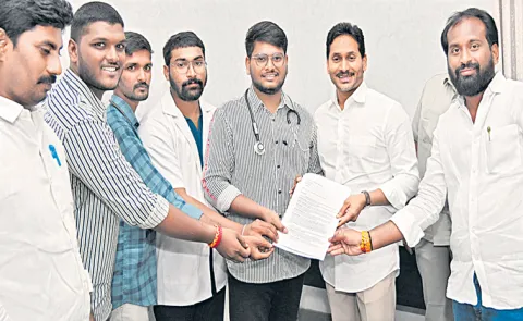 YS Jagan Mohan Reddy Fires On Chandrababu Govt For Doctors Issues