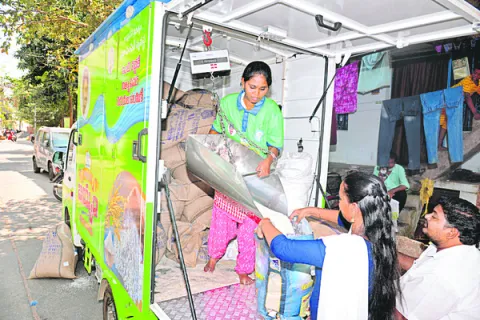 ఇంటి వద్దకే రేషన్‌..! 