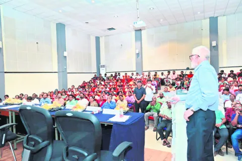 వీసీ పవర్‌ పాయింట్‌ ప్రజెంటేషన్‌ 
