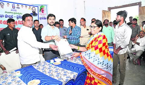 రేషన్‌ కార్డుల జారీ నిరంతర ప్రక్రియ