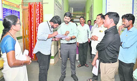 పీహెచ్‌సీల్లో    ప్రసవాల సంఖ్య పెంచాలి
