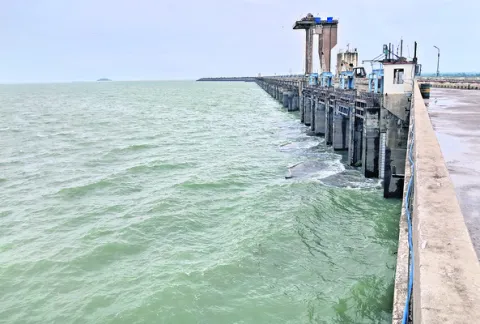 ఎస్సారెస్పీకి పోటెత్తిన వరద.. 