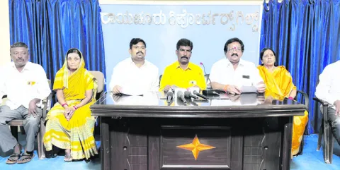భూ యజమానులపై  దాడి తగదు 