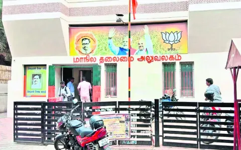 ఆరుప్పడై వీడులకు కావళ్ల యాత్ర