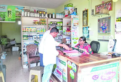 యూరియా నిల్వ చేస్తే చర్యలు 