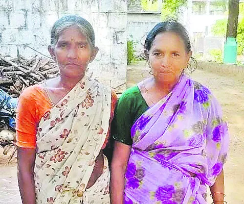 వితంతు పెన్షన్ల మంజూరుకు వితండవాదం 