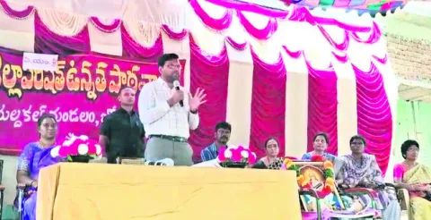 క్రమశిక్షణతో చదివితే ఉజ్వల భవిష్యత్‌ 