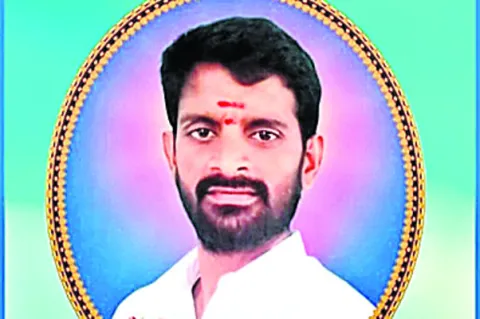 పైడితల్లి అమ్మవారి పూజారి లండ మృతి 