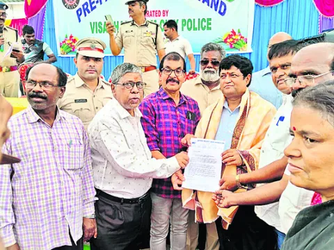 ప్రయాణికుల భద్రతకు ప్రాధాన్యం 