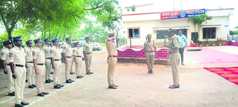 ఎరువుల దుకాణాల్లో తనిఖీలు 