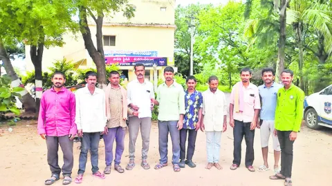 ఇళ్లు కడతానని గుల్ల చేశాడు