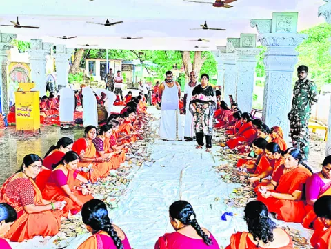 హేమాచలుడి హుండీ ఆదాయం రూ.9లక్షలు