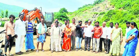దళిత రైతుల ఆందోళన స్పీకర్‌కు పట్టదా? 