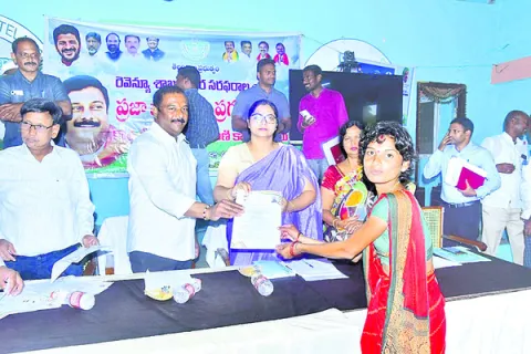 కొత్త రేషన్‌ కార్డులతో పేదలకు సంక్షేమం