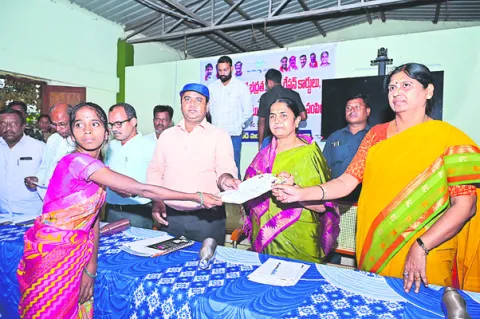 కాంగ్రెస్‌ వర్సెస్‌ బీఆర్‌ఎస్‌ 