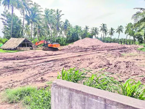 దేవుడి పేరుతో ఇసుక దోపిడీ! 