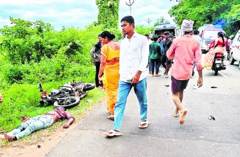 ఆటో, బైక్‌ ఢీ: వృద్ధుడి మృతి