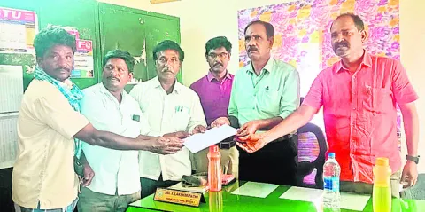 స్కూళ్ల విలీనం పేరిట భ్రష్టు పట్టించారు