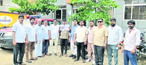 వైఎస్సార్‌సీపీ కార్యకర్త ద్విచక్ర వాహనం ధ్వంసం 