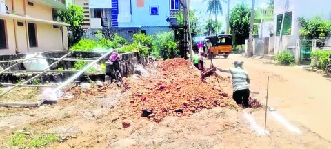 దర్జాగా ప్రభుత్వ స్థలం కబ్జా 