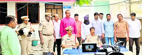 చోరీ కేసులో ప్రేమికుల అరెస్ట్‌ 