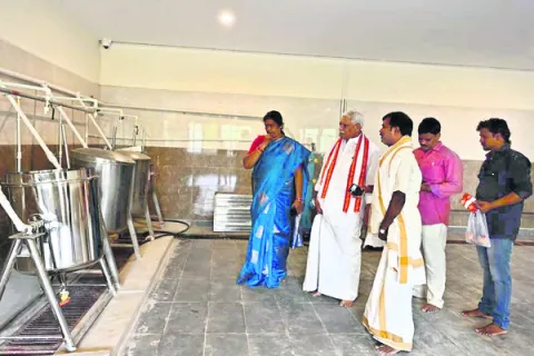 అన్నదాన సత్రంలో ప్రత్యేక పూజలు 