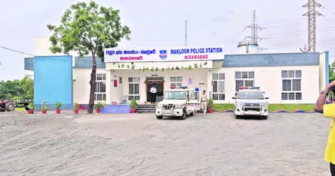 రాత్రికి రాత్రే అడ్రస్‌ మారింది!