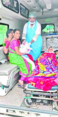 దవాఖానాలో కాదన్నారు..108 సిబ్బంది చేశారు 