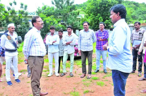 కలెక్టర్‌ వచ్చి టీసీ ఇప్పించే.. 