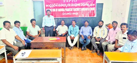 ఉపాధ్యాయుల సమస్యలు పరిష్కరించాలి 
