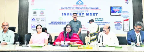 నాణ్యతా ప్రమాణాలు పాటించాలి 