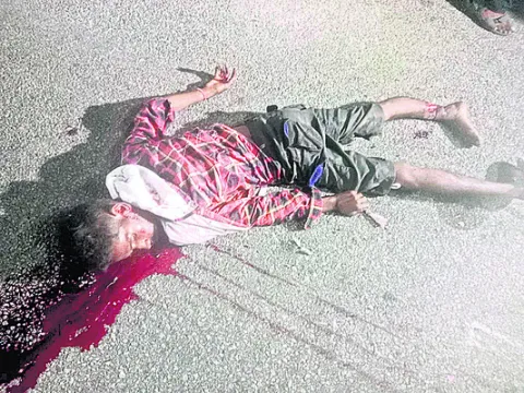 ప్రైవేట్‌ బస్సు ఢీకొని యువకుడి మృతి 