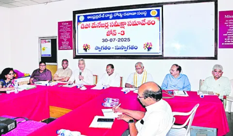 ‘ఉచిత బస్సు’ అనంతరం జాతర వాతావరణం 