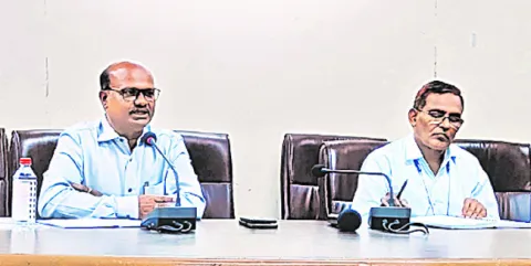 రోడ్డు ప్రమాదంలో  ఇద్దరు మృతి 
