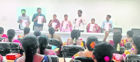 పెరటి తోటల పెంపకంపై అంగన్‌వాడీలకు అవగాహన