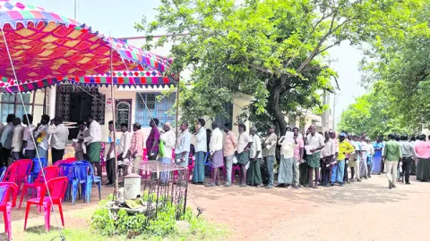 అర్జీలపై అధికారుల విచారణ 